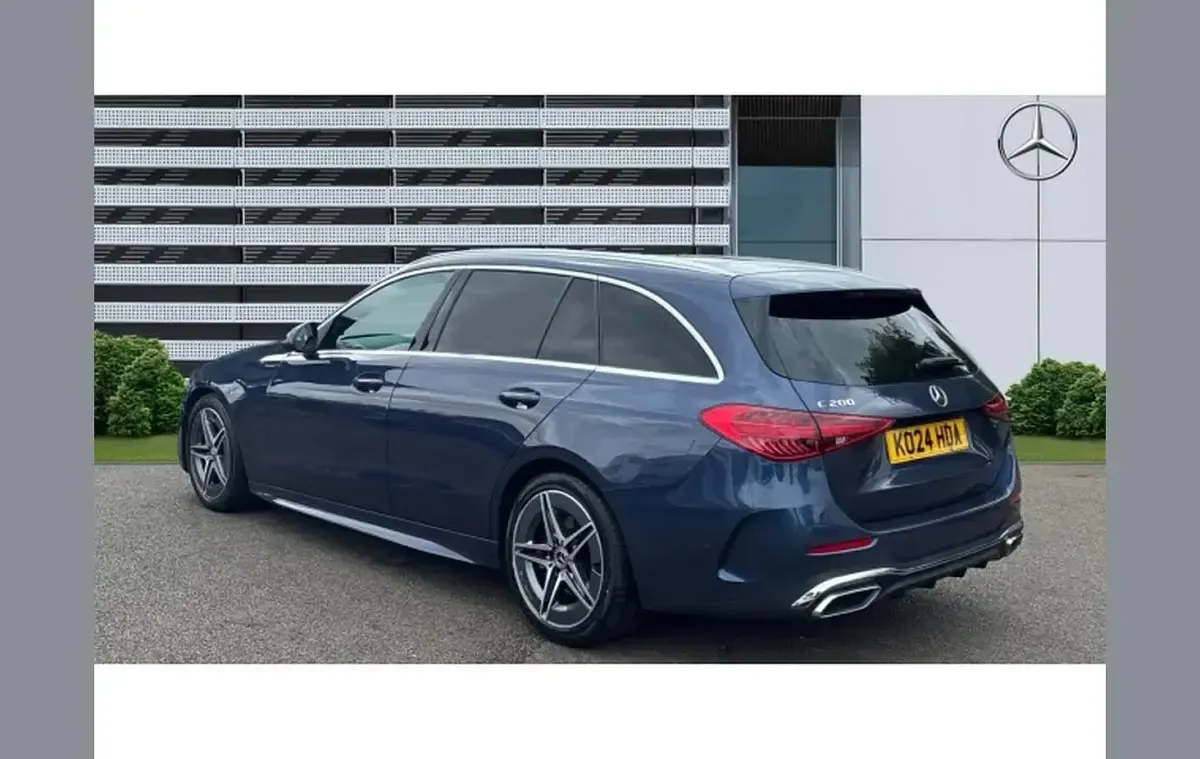 Usado Mercedes C200 AMG line 200 HP (147 kW) 2024 Azul Carrinha