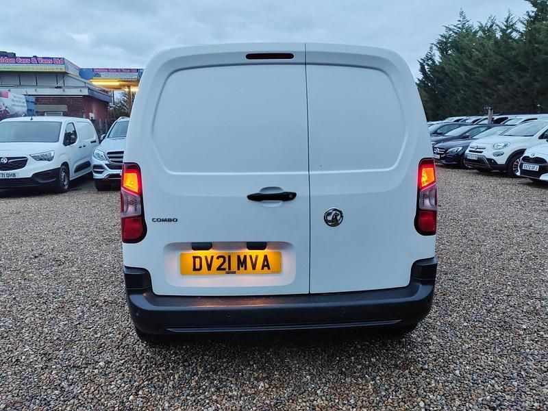 Used Vauxhall Combo 100 HP (73 kW) 2021 White MPV