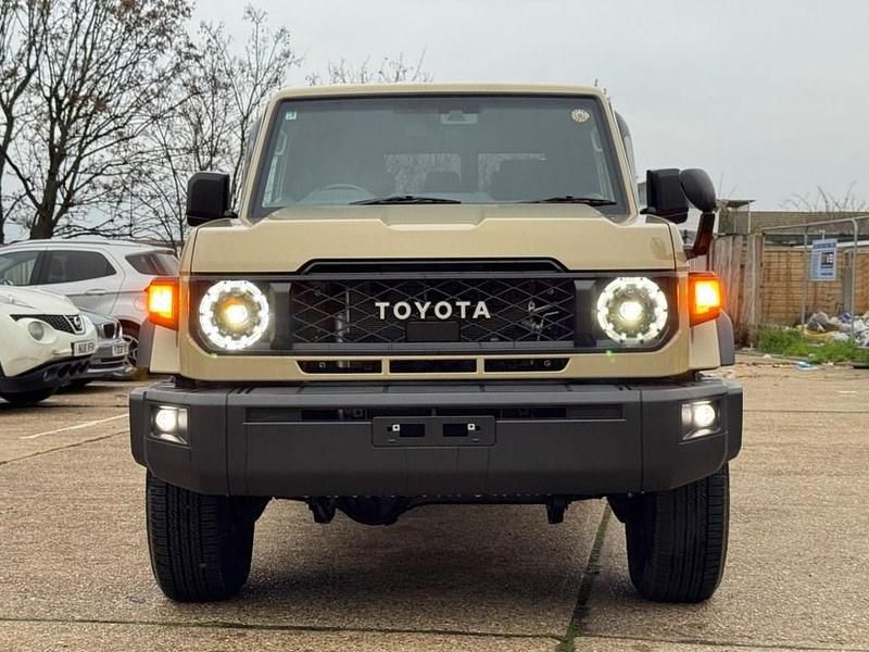 New Toyota Land Cruiser 204 HP (150 kW) 2025 Beige/black