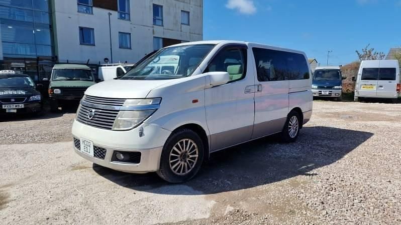 White Used 2002 Nissan Elgrand MPV | £600 - Image 1/3