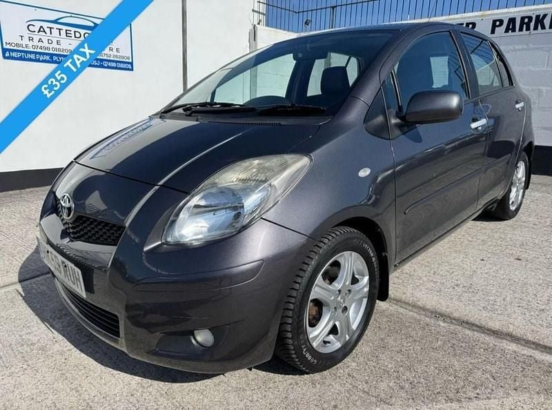 Grey Used 2010 Toyota Yaris Hatchback | £3,495 (Fair price) - Image 1/3