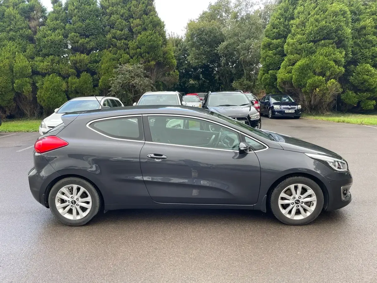 Used Kia ProCeed 134 HP (98 kW) 2017 Silver Hatchback