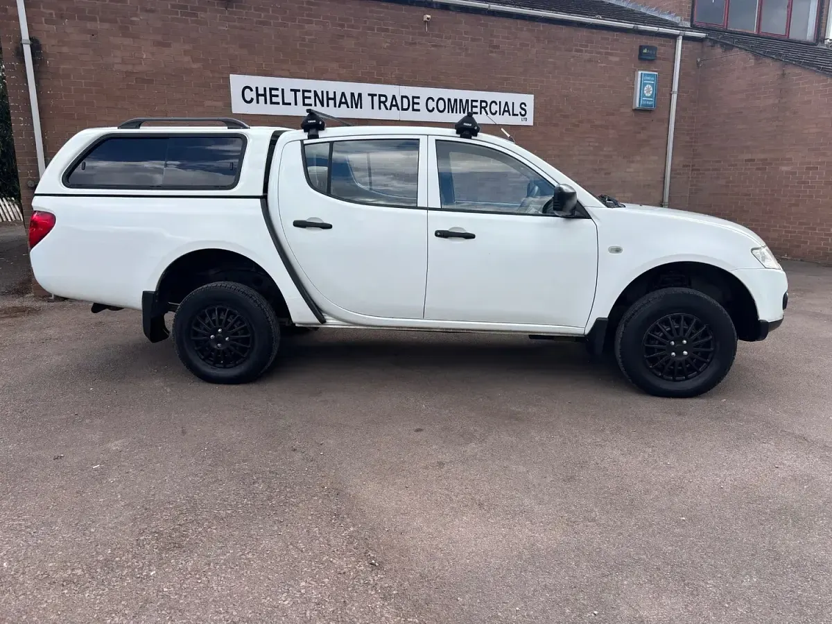 Used Mitsubishi L200 134 HP (98 kW) 2014 White Pickup