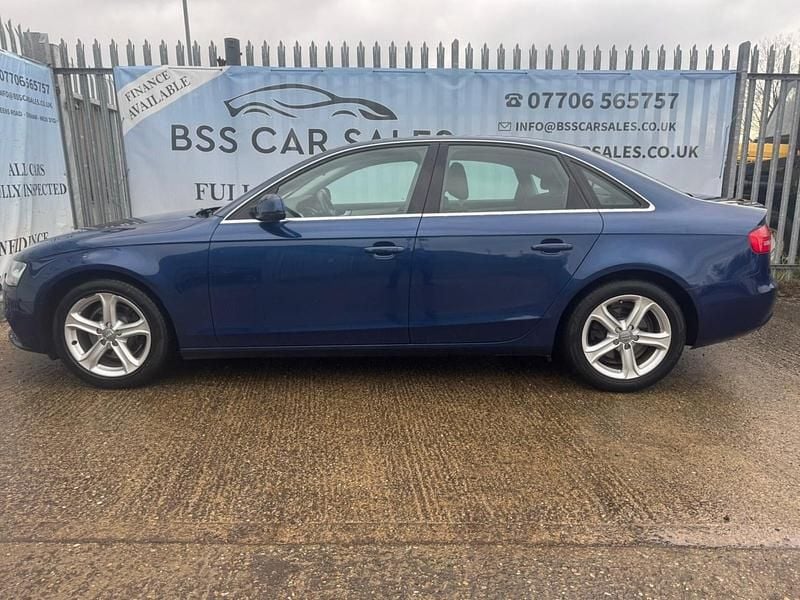 Usado Audi A4 136 CV (100 kW) 2013 Azul Berlina
