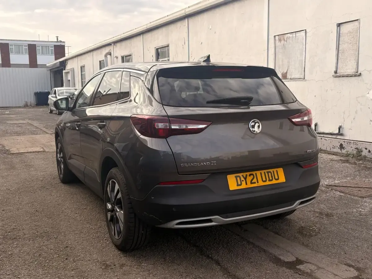 Gebraucht Vauxhall Grandland X SRi 130 PS (95 kW) 2021 Grau SUV