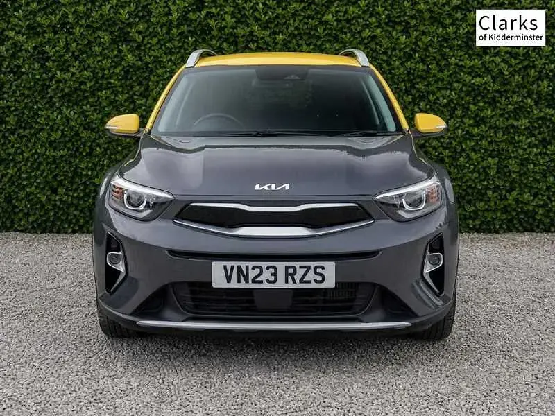 Used Kia Stonic 99 HP (72 kW) 2023 Grey SUV