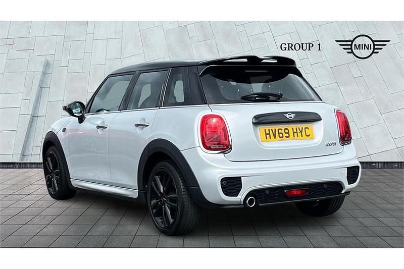 Begagnad Mini Cooper Comfort 136 HK (100 kW) 2019 Vit Halvkombi