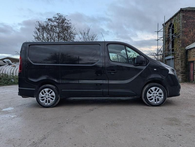 Used Renault Trafic 2018 Black MPV
