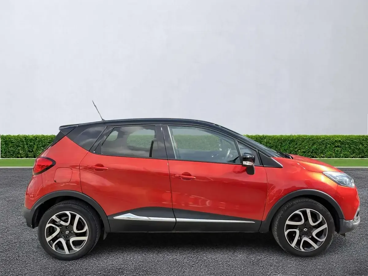 Used Renault Captur Signature 110 HP (80 kW) 2016 Red/black SUV