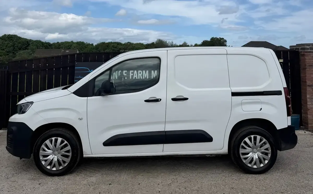 Used Peugeot Partner 101 HP (74 kW) 2021 White MPV