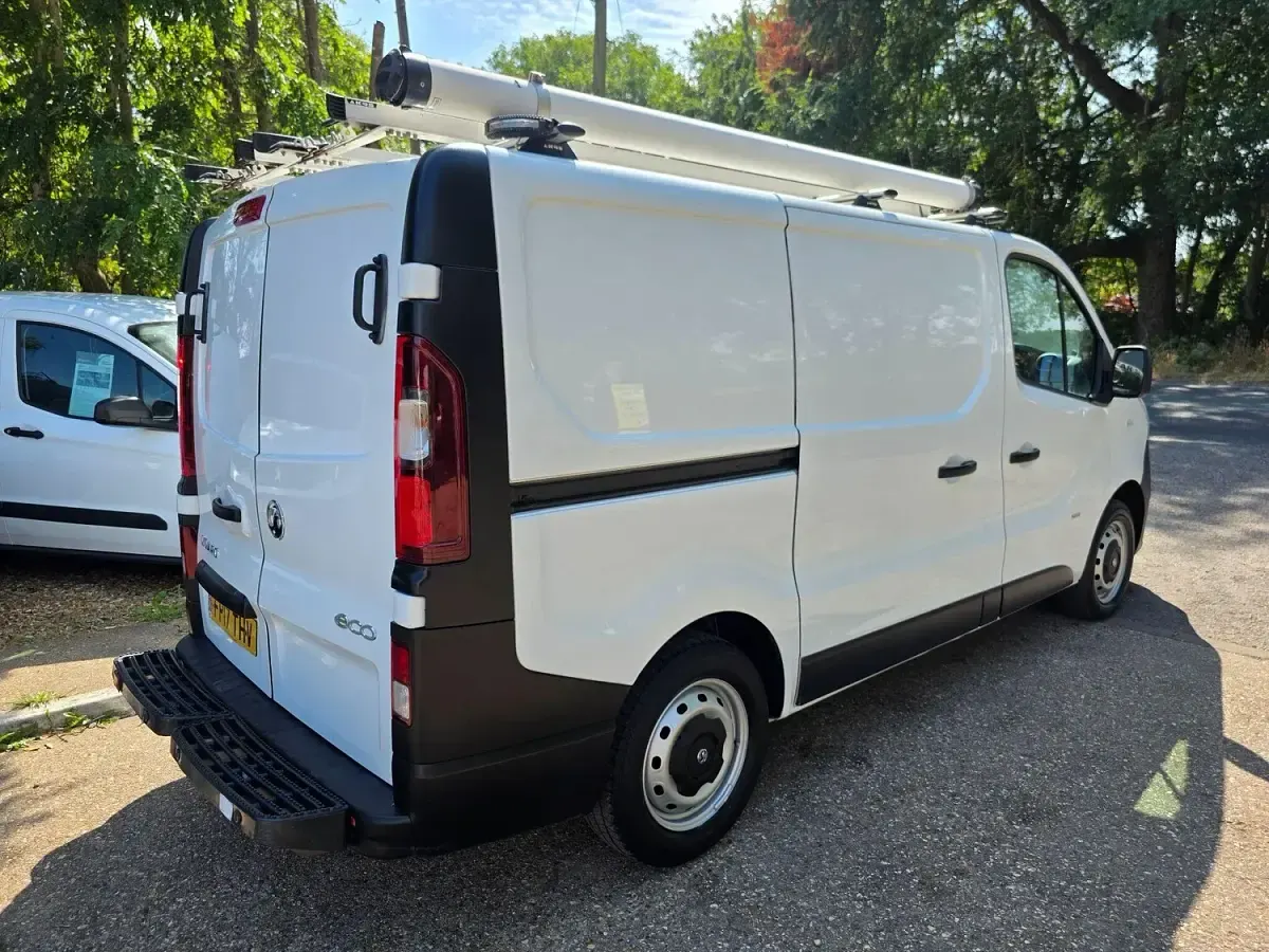 Used Vauxhall Vivaro S 2017 White