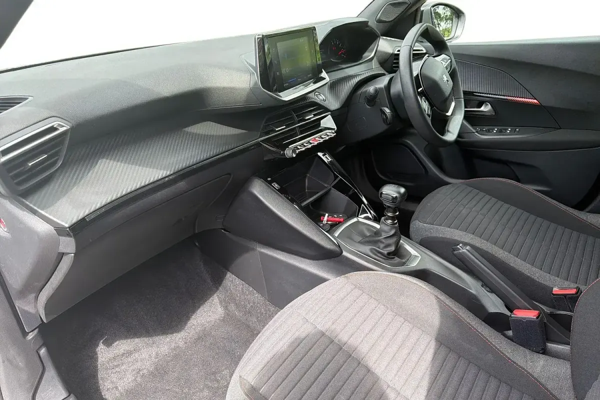 Used Peugeot 2008 Active+ 101 HP (74 kW) 2023 White SUV