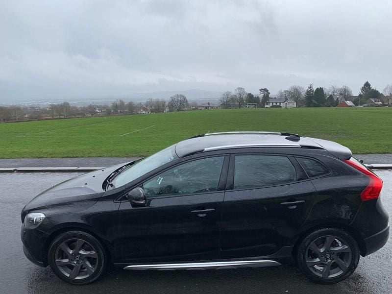 Begagnad Volvo V40 SE 2014 Svart Halvkombi