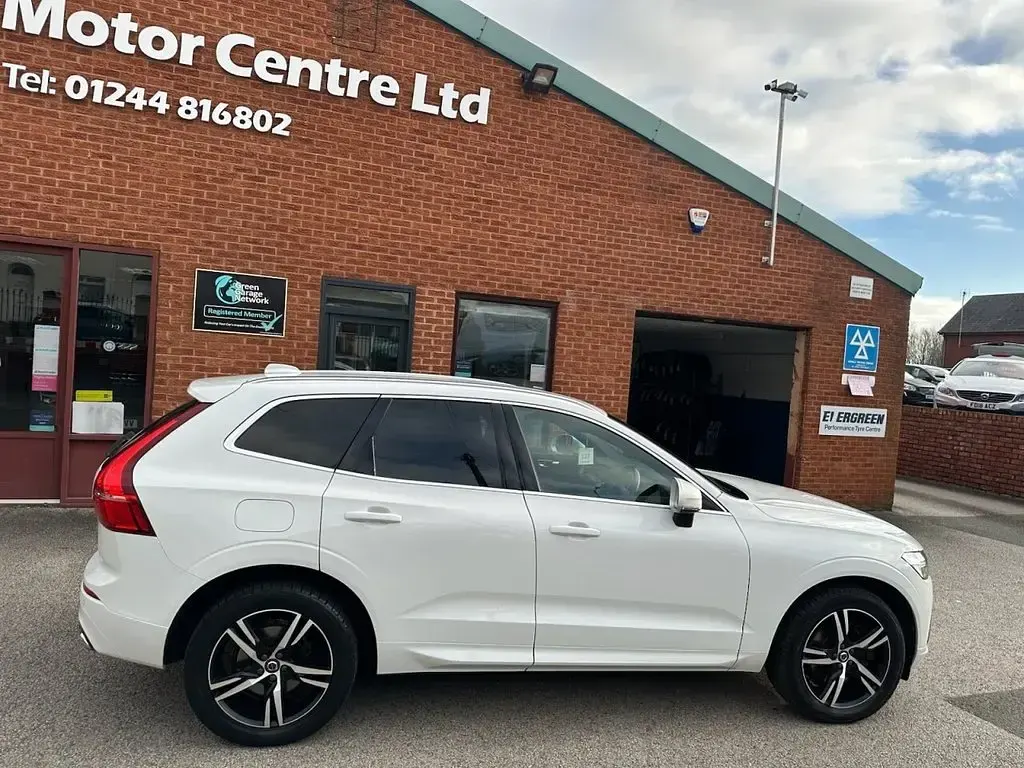 Used Volvo XC60 R-Design 190 HP (139 kW) 2018 White SUV