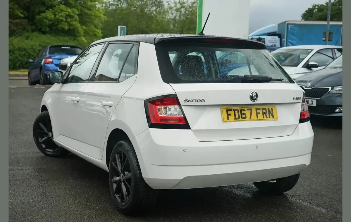 Begagnad Skoda Fabia Colour Edition 94 HK (69 kW) 2017 Vit Halvkombi