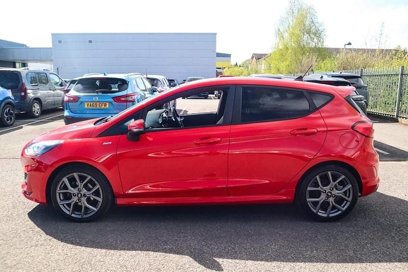 Usado Ford Fiesta ST-Line 99 HP (72 kW) 2023 Vermelho Citadino