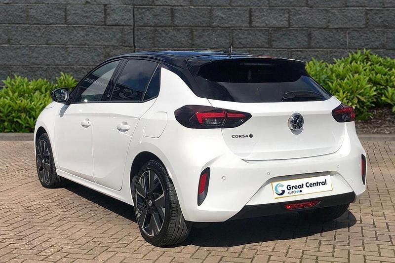 Used Vauxhall Corsa-e SRi 98 kW (134 HP) 2021 White Hatchback