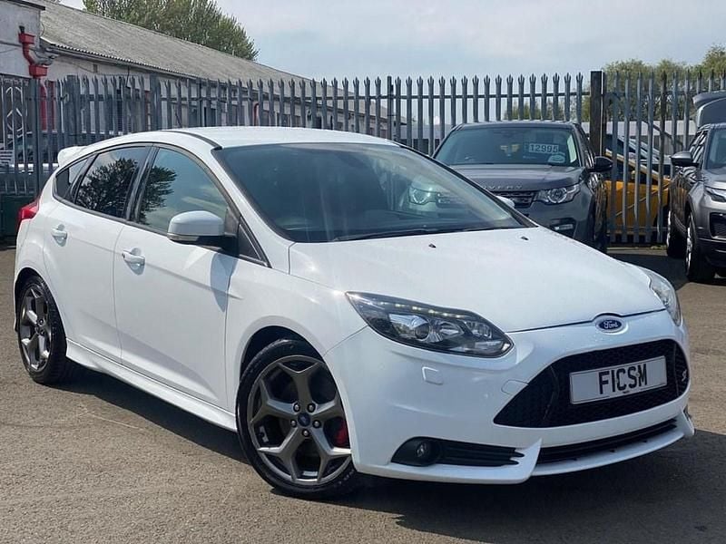 Used Ford Focus ST 247 HP (181 kW) 2013 White Hatchback