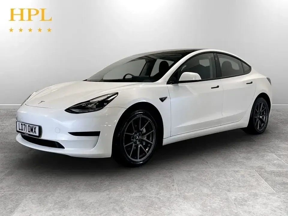 Używany Tesla Model 3 Standard Range 366 kW (498 KM) 2021 Biały Sedan/Limuzyna