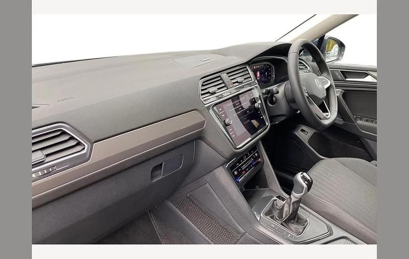 Used VW Tiguan Allspace Life 150 HP (110 kW) 2025 Atlantic blue SUV