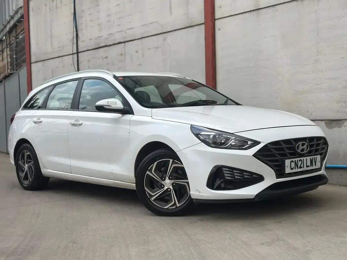 Used Hyundai i30 SE 2021 White Estate