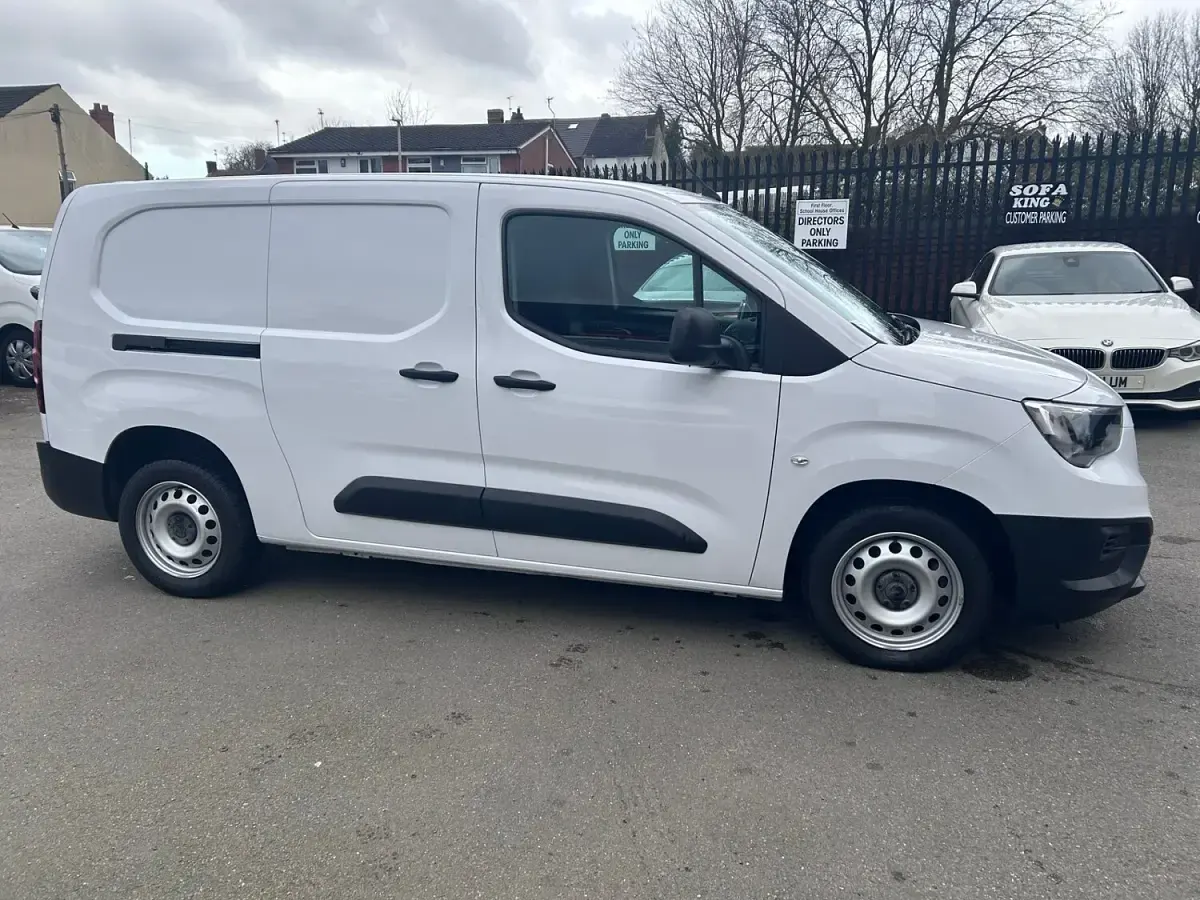 Used Vauxhall Combo 100 HP (73 kW) 2024 White MPV