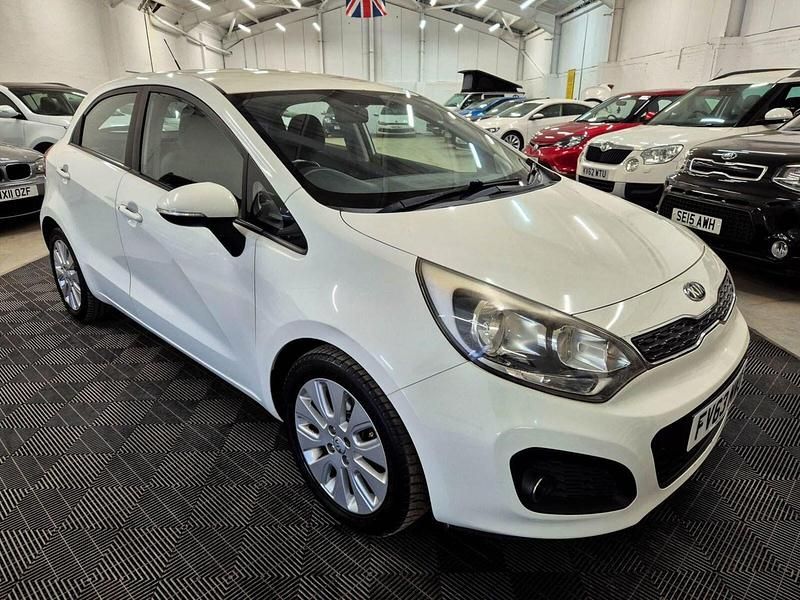 Used Kia Rio 107 HP (78 kW) 2013 White Hatchback