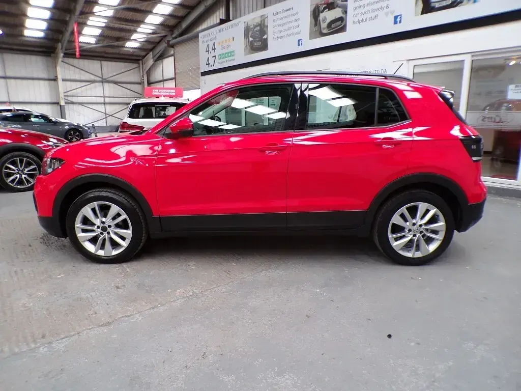 Begagnad VW T-Cross SE 95 HK (69 kW) 2019 Röd SUV