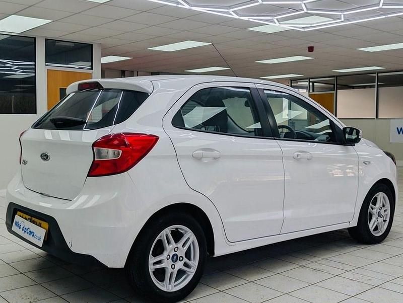 Usado Ford Ka Plus Zetec 85 HP (62 kW) 2017 Branco Citadino