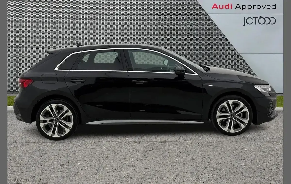 Used Audi A3 e-tron S-Line 200 HP (147 kW) 2025 Black Hatchback