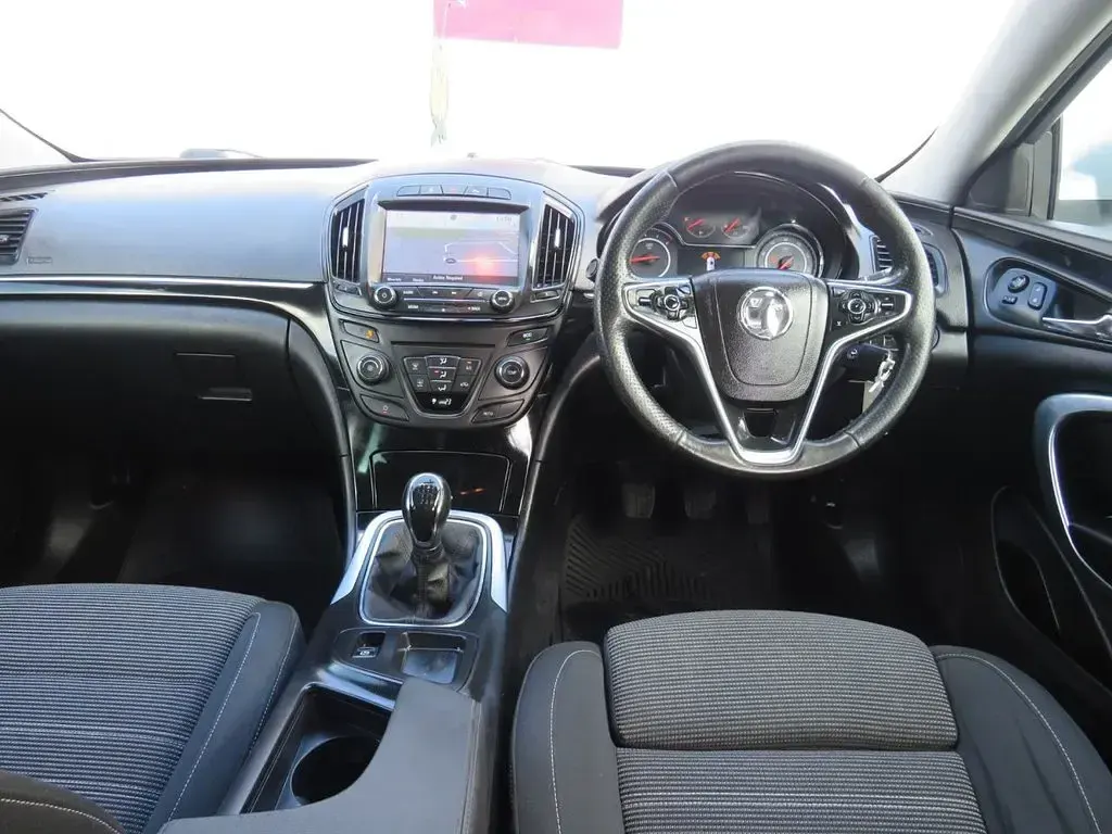 Used Vauxhall Insignia SRi 170 HP (125 kW) 2016 Silver Estate