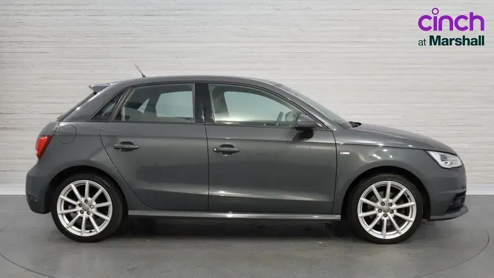 Usado Audi A1 Sportback S-Line 125 HP (91 kW) 2018 Cinzento Citadino