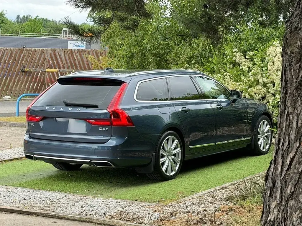 Used Volvo V90 Inscription 190 HP (139 kW) 2019 Blue Estate