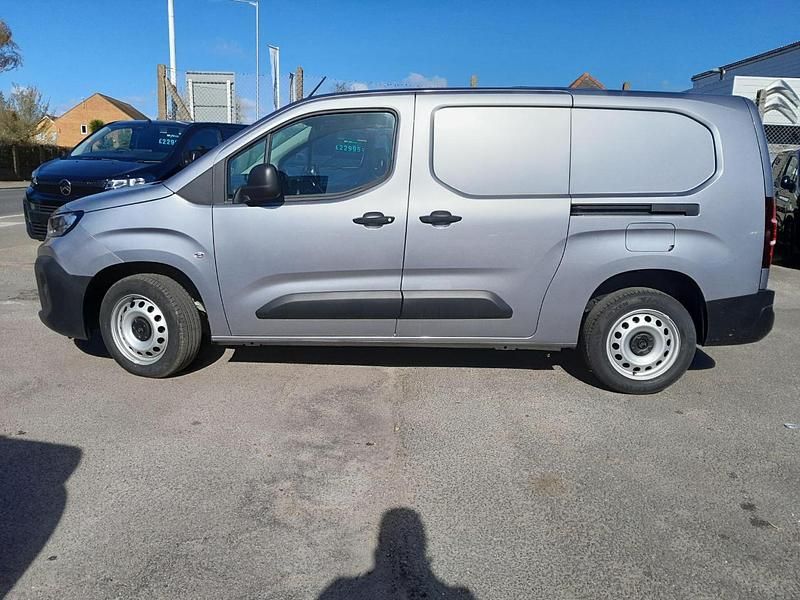 Ny Citroën Berlingo 101 HK (74 kW) 2025 Grå Minibuss