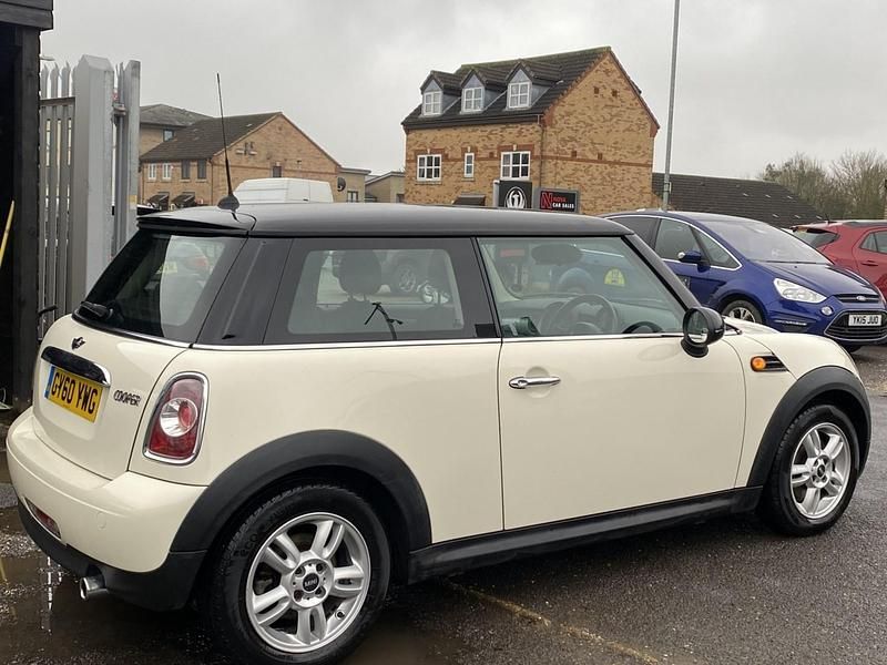 Used Mini Cooper Hatch 2010 White Hatchback