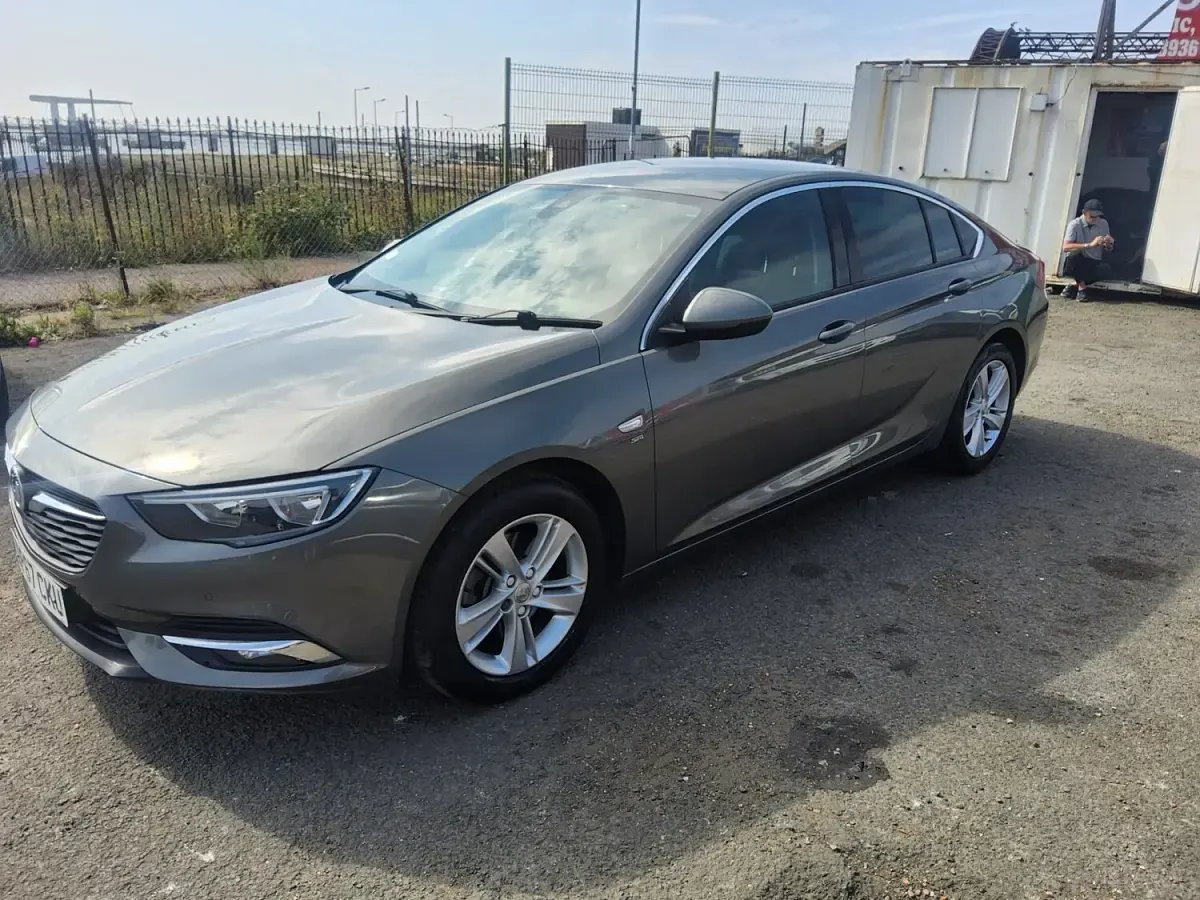 Used Vauxhall Insignia SRi 170 HP (125 kW) 2018 Grey Hatchback