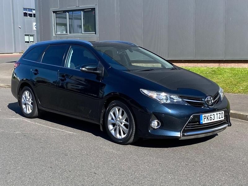 Used Toyota Auris 90 HP (66 kW) 2013 Grey Estate