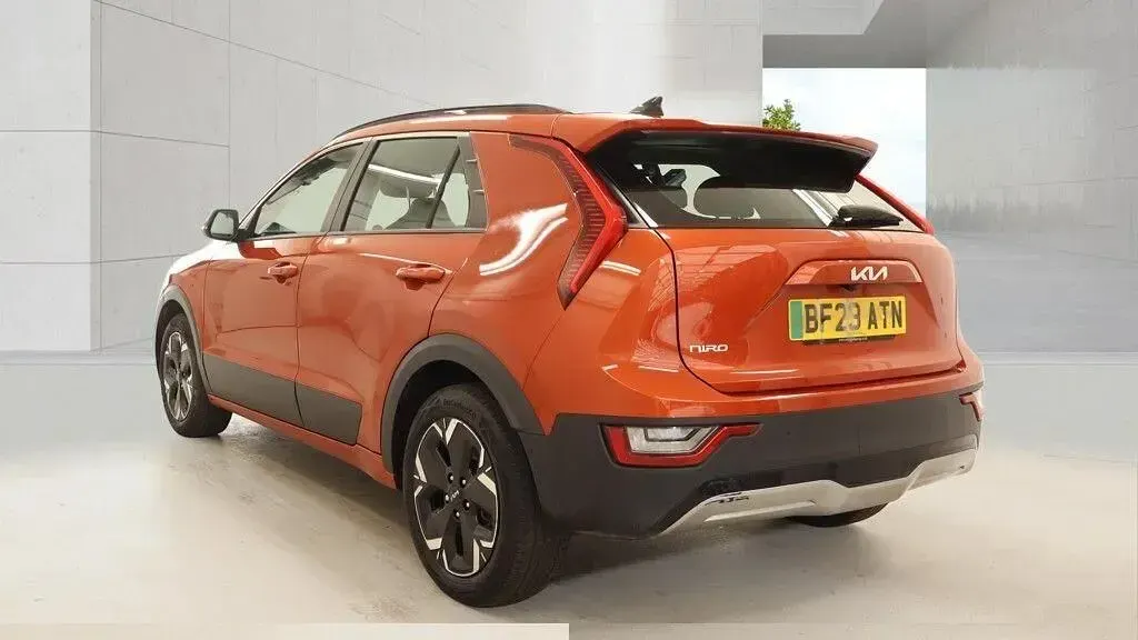 Usado Kia Niro 150 kW (204 CV) 2023 Naranja SUV