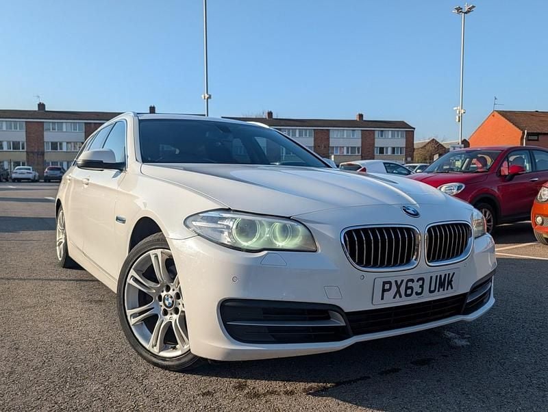Begagnad BMW 520 Comfort Edition 184 HK (135 kW) 2014 Vit Kombi