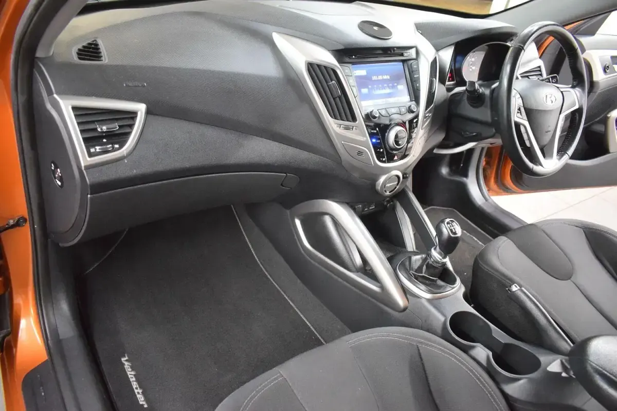 Used Hyundai Veloster 140 HP (102 kW) 2012 Orange Hatchback