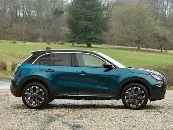 Uusi Fiat 600 La Prima 100 HP (73 kW) 2026 Vihreä Katumaasturi