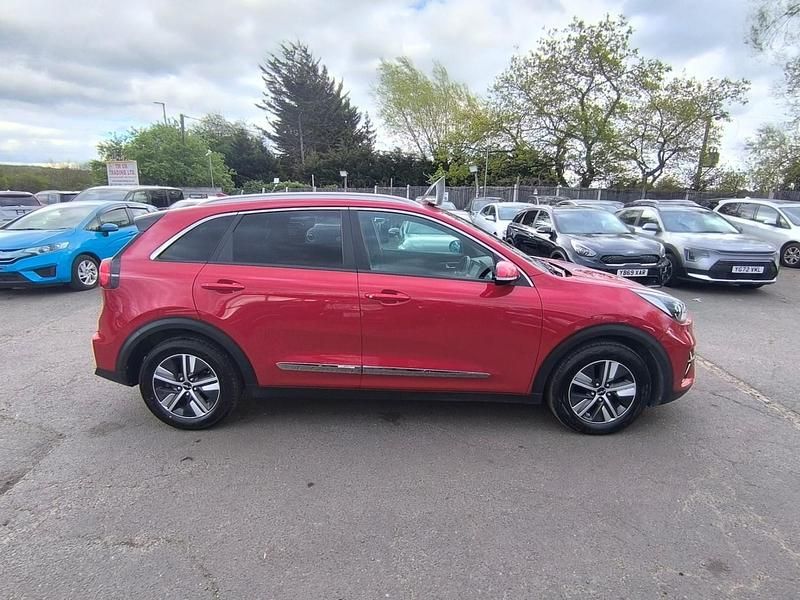 Gebraucht Kia Niro 139 PS (102 kW) 2022 Rot SUV