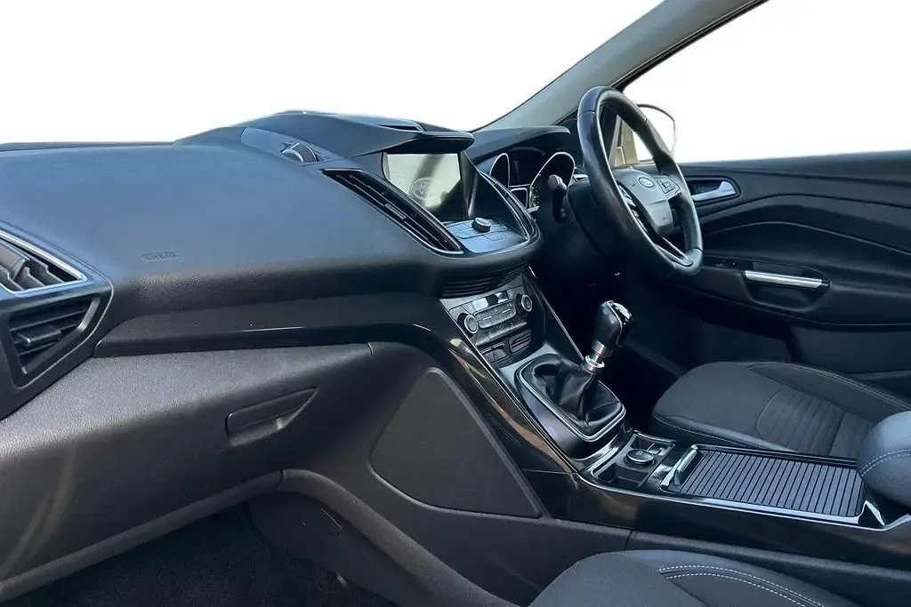 Usado Ford Kuga Titanium 150 HP (110 kW) 2019 Preto SUV
