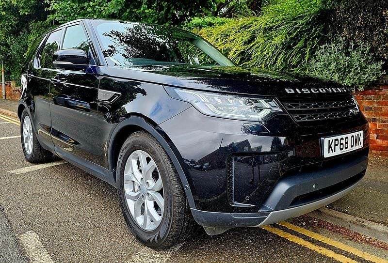 Black Used 2018 Land Rover Discovery 5 SE SUV | £15,000 (Fair price) - Image 1/4