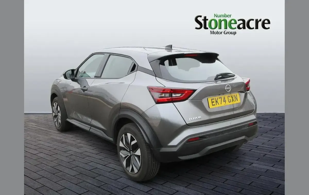 Usado Nissan Juke Acenta Premium 114 HP (83 kW) 2025 Cinzento SUV