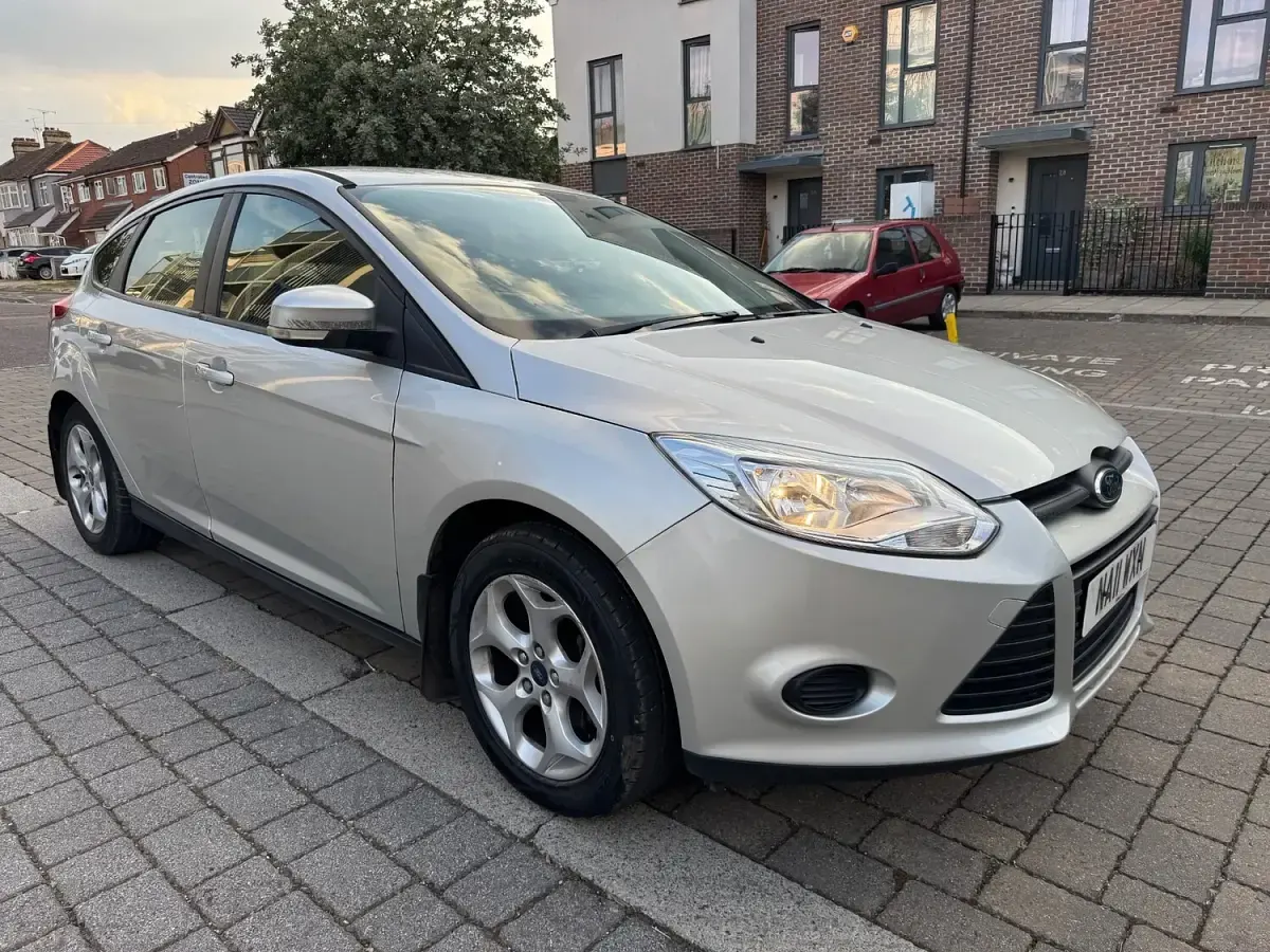 Used Ford Focus 125 HP (91 kW) 2011 Silver Hatchback
