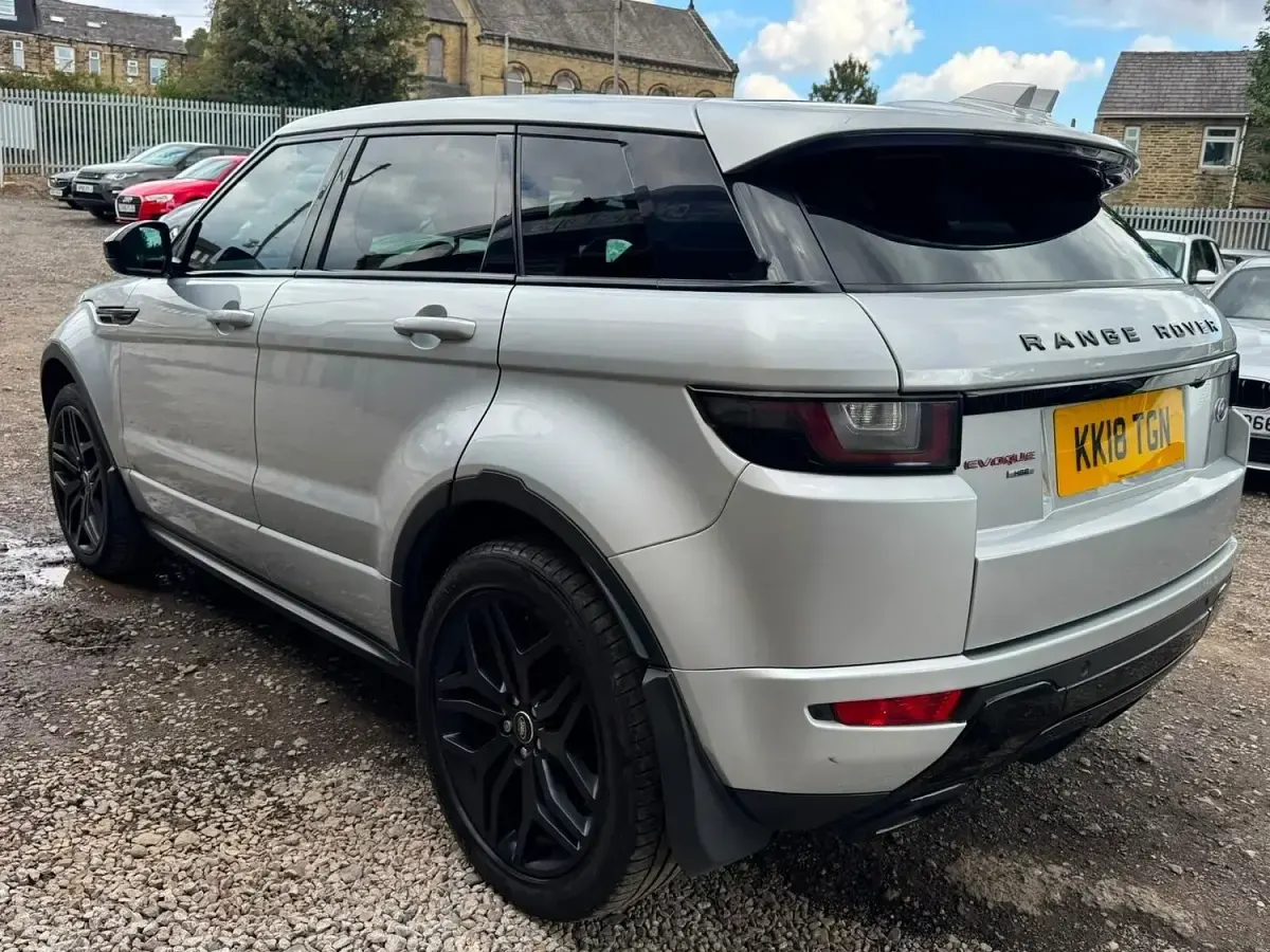 Used Land Rover Range Rover evoque HSE Dynamic 2018 Silver Estate