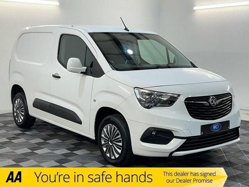 White Used 2021 Vauxhall Combo Sportive MPV | £8,480 (Good price) - Image 1/2