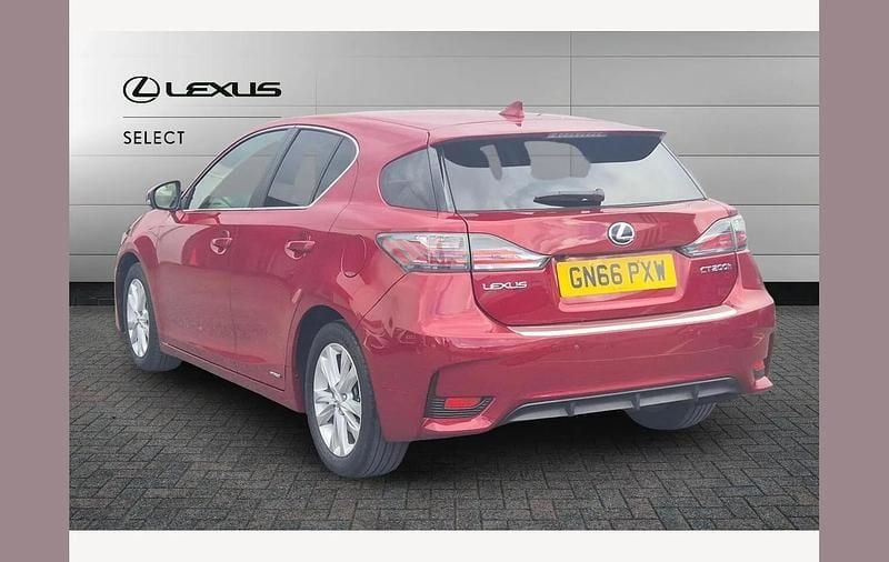 Used Lexus CT200h 136 HP (100 kW) 2016 Red Hatchback