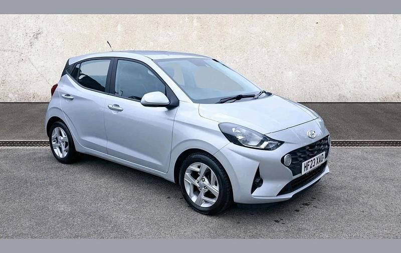 Used Hyundai i10 SE 65 HP (47 kW) 2023 Silver Hatchback